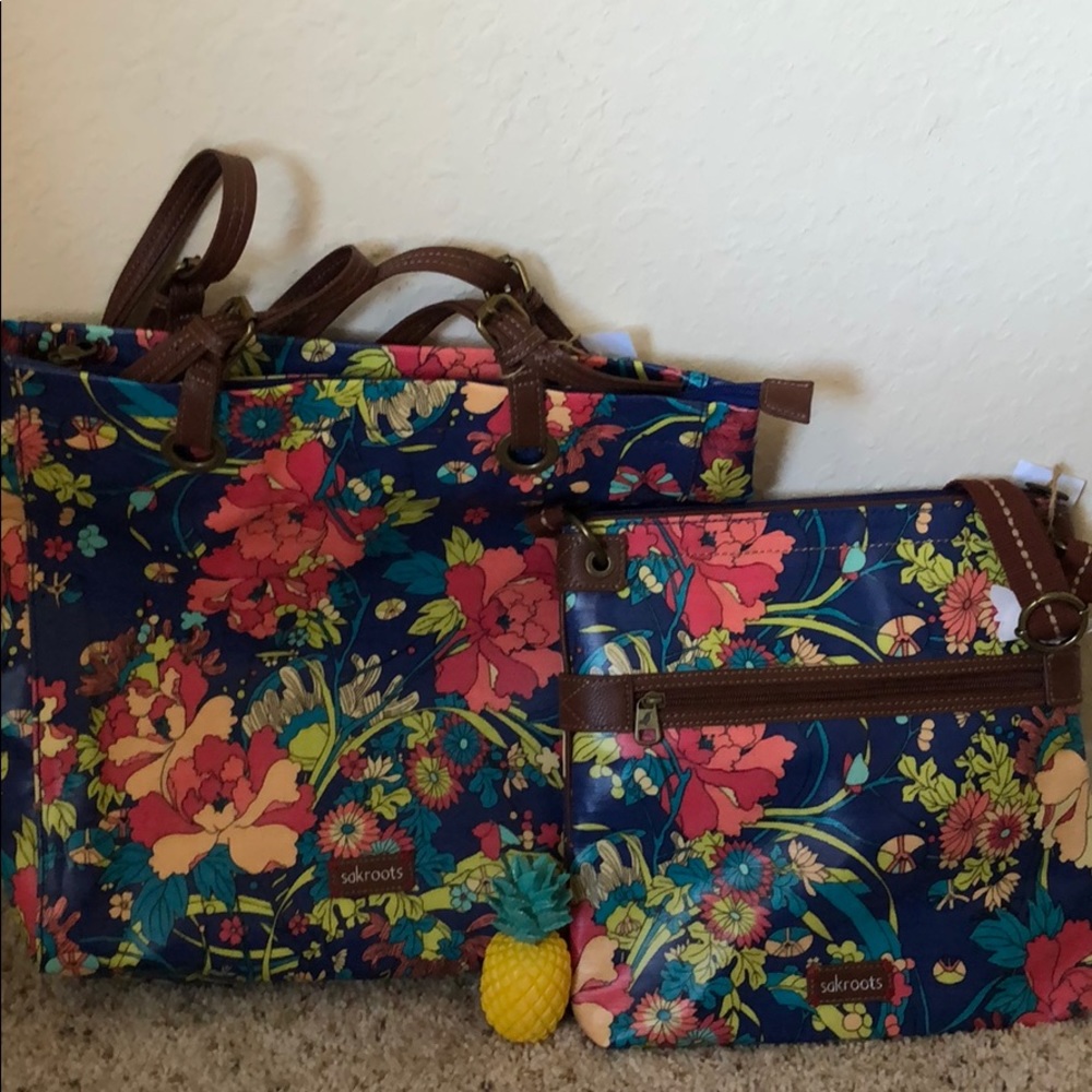 Crossbody bag and with a matching bag